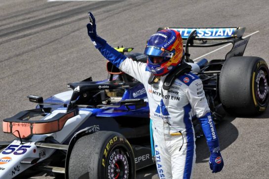 Third placed Sprint finisher Carlos Sainz (ESP) Atlassian Williams Racing FW47 celebrates in parc ferme.
18.10.2025. Formula 1 World Championship, Rd 19, United States Grand Prix, Austin, Texas, USA, Sprint and Qualifying Day.
- www.xpbimages.com, EMail: requests@xpbimages.com © Copyright: Batchelor / XPB Images