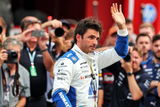 Carlos Sainz (ESP) Atlassian Williams Racing celebrates his third position in Sprint parc ferme.
18.10.2025. Formula 1 World Championship, Rd 19, United States Grand Prix, Austin, Texas, USA, Sprint and Qualifying Day.
- www.xpbimages.com, EMail: requests@xpbimages.com © Copyright: Charniaux / XPB Images