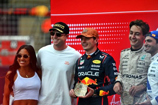 Sprint parc ferme (L to R): Tara Davis-Woodhall (USA) Athlete; Hunter Davis-Woodhall (USA) Athlete; Max Verstappen (NLD) Red Bull Racing, winner; George Russell (GBR) Mercedes AMG F1, second; Carlos Sainz (ESP) Atlassian Williams Racing, third.
18.10.2025. Formula 1 World Championship, Rd 19, United States Grand Prix, Austin, Texas, USA, Sprint and Qualifying Day.
- www.xpbimages.com, EMail: requests@xpbimages.com © Copyright: Price	/ XPB Images