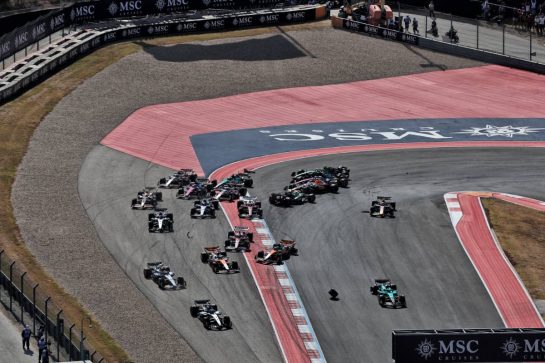 Nico Hulkenberg (GER) Sauber C45 crashes with Oscar Piastri (AUS) McLaren MCL39 and Lando Norris (GBR) McLaren MCL39 at the start of the race.
18.10.2025. Formula 1 World Championship, Rd 19, United States Grand Prix, Austin, Texas, USA, Sprint and Qualifying Day.
- www.xpbimages.com, EMail: requests@xpbimages.com © Copyright: Rew / XPB Images