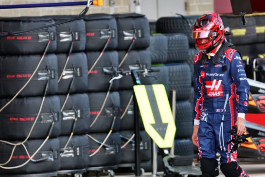 Esteban Ocon (FRA) Haas F1 Team.
18.10.2025. Formula 1 World Championship, Rd 19, United States Grand Prix, Austin, Texas, USA, Sprint and Qualifying Day.
- www.xpbimages.com, EMail: requests@xpbimages.com © Copyright: Batchelor / XPB Images