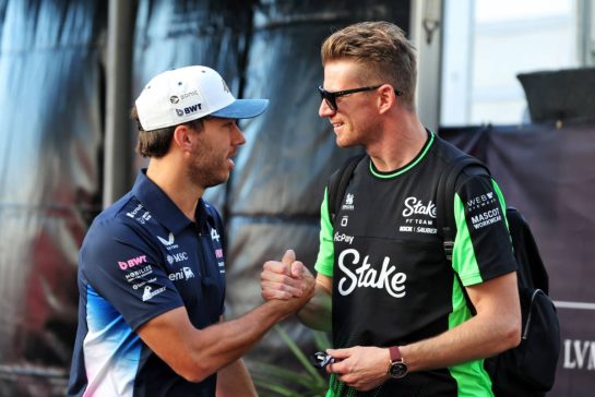 (L to R): Pierre Gasly (FRA) Alpine F1 Team with Nico Hulkenberg (GER) Sauber.
19.10.2025. Formula 1 World Championship, Rd 19, United States Grand Prix, Austin, Texas, USA, Race Day.
- www.xpbimages.com, EMail: requests@xpbimages.com © Copyright: Rew / XPB Images