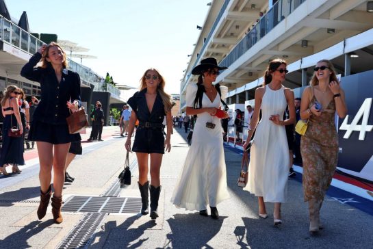 (L to R): Isabella Bernardini (BRA); Hannah St. John (USA); Alexandra Saint Mleux (ITA); Rebecca Donaldson (GBR); and Alicia Torriani.
19.10.2025. Formula 1 World Championship, Rd 19, United States Grand Prix, Austin, Texas, USA, Race Day.
- www.xpbimages.com, EMail: requests@xpbimages.com © Copyright: Rew / XPB Images