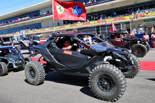 Lewis Hamilton (GBR) Ferrari on the drivers' parade.
19.10.2025. Formula 1 World Championship, Rd 19, United States Grand Prix, Austin, Texas, USA, Race Day.
- www.xpbimages.com, EMail: requests@xpbimages.com © Copyright: Batchelor / XPB Images