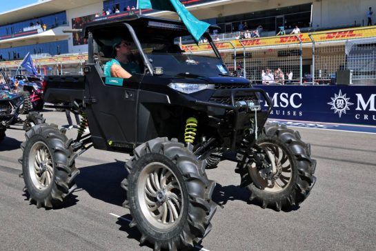 Lance Stroll (CDN) Aston Martin F1 Team on the drivers' parade.
19.10.2025. Formula 1 World Championship, Rd 19, United States Grand Prix, Austin, Texas, USA, Race Day.
- www.xpbimages.com, EMail: requests@xpbimages.com © Copyright: Batchelor / XPB Images