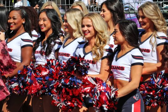 Circuit atmosphere - Houston Texans Cheerleaders at the drivers' parade.
19.10.2025. Formula 1 World Championship, Rd 19, United States Grand Prix, Austin, Texas, USA, Race Day.
- www.xpbimages.com, EMail: requests@xpbimages.com © Copyright: Batchelor / XPB Images