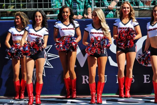 Circuit atmosphere - Houston Texans Cheerleaders at the drivers' parade.
19.10.2025. Formula 1 World Championship, Rd 19, United States Grand Prix, Austin, Texas, USA, Race Day.
- www.xpbimages.com, EMail: requests@xpbimages.com © Copyright: Batchelor / XPB Images