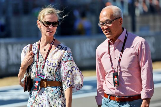 Derek Chang (USA) Liberty Media President and CEO with his wife on the grid.
19.10.2025. Formula 1 World Championship, Rd 19, United States Grand Prix, Austin, Texas, USA, Race Day.
- www.xpbimages.com, EMail: requests@xpbimages.com © Copyright: Batchelor / XPB Images