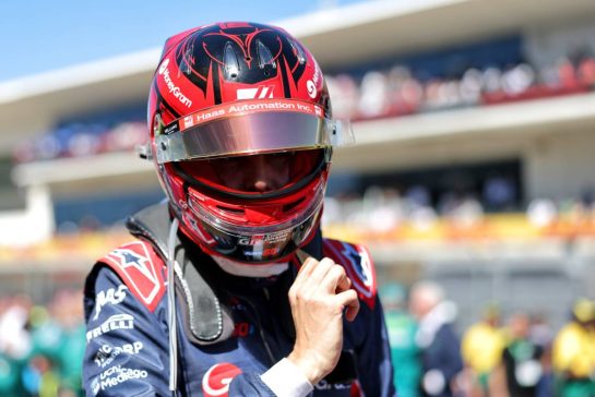 Esteban Ocon (FRA) Haas F1 Team on the grid.
19.10.2025. Formula 1 World Championship, Rd 19, United States Grand Prix, Austin, Texas, USA, Race Day.
- www.xpbimages.com, EMail: requests@xpbimages.com © Copyright: Charniaux / XPB Images