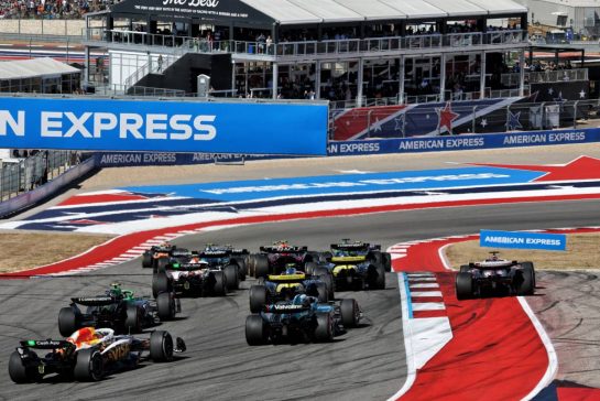 Isack Hadjar (FRA) Racing Bulls VCARB 02 at the start of the race.
19.10.2025. Formula 1 World Championship, Rd 19, United States Grand Prix, Austin, Texas, USA, Race Day.
- www.xpbimages.com, EMail: requests@xpbimages.com © Copyright: Moy / XPB Images