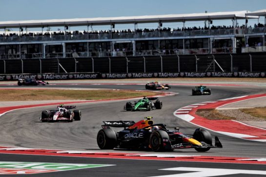 Yuki Tsunoda (JPN) Red Bull Racing RB21.
19.10.2025. Formula 1 World Championship, Rd 19, United States Grand Prix, Austin, Texas, USA, Race Day.
- www.xpbimages.com, EMail: requests@xpbimages.com © Copyright: Rew / XPB Images