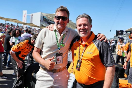 (L to R): Ian Poulter (GBR) Golfer with Zak Brown (USA) McLaren Executive Director on the grid.
19.10.2025. Formula 1 World Championship, Rd 19, United States Grand Prix, Austin, Texas, USA, Race Day.
- www.xpbimages.com, EMail: requests@xpbimages.com © Copyright: Moy / XPB Images