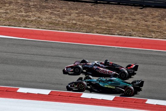 Esteban Ocon (FRA) Haas VF-25 and Lance Stroll (CDN) Aston Martin F1 Team AMR25 battle for position.
19.10.2025. Formula 1 World Championship, Rd 19, United States Grand Prix, Austin, Texas, USA, Race Day.
- www.xpbimages.com, EMail: requests@xpbimages.com © Copyright: Batchelor / XPB Images