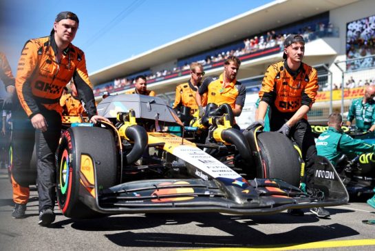 Oscar Piastri (AUS) McLaren MCL39 on the grid.
19.10.2025. Formula 1 World Championship, Rd 19, United States Grand Prix, Austin, Texas, USA, Race Day.
- www.xpbimages.com, EMail: requests@xpbimages.com © Copyright: Bearne / XPB Images