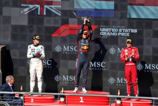The podium (L to R): Lando Norris (GBR) McLaren, second; Max Verstappen (NLD) Red Bull Racing, race winner; Charles Leclerc (MON) Ferrari, third.
19.10.2025. Formula 1 World Championship, Rd 19, United States Grand Prix, Austin, Texas, USA, Race Day.
- www.xpbimages.com, EMail: requests@xpbimages.com © Copyright: Moy / XPB Images