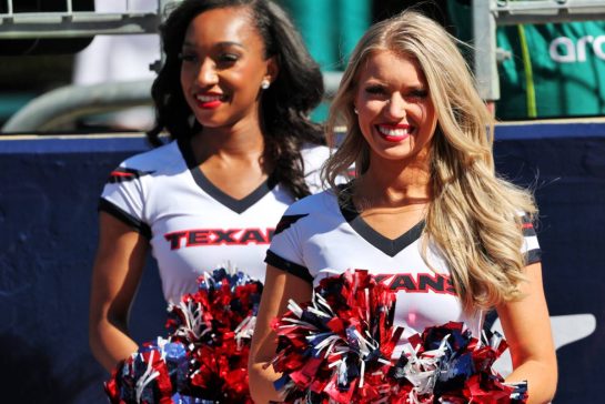 Circuit atmosphere - Houston Texans Cheerleaders.
19.10.2025. Formula 1 World Championship, Rd 19, United States Grand Prix, Austin, Texas, USA, Race Day.
- www.xpbimages.com, EMail: requests@xpbimages.com © Copyright: Charniaux / XPB Images