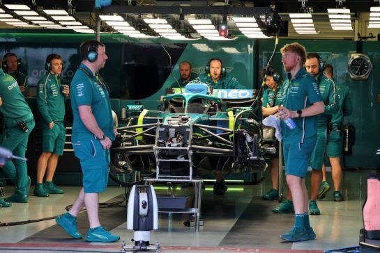 Aston Martin F1 Team AMR25 being prepared in the pit garage.
23.10.2025. Formula 1 World Championship, Rd 20, Mexican Grand Prix, Mexico City, Mexico, Preparation Day.
- www.xpbimages.com, EMail: requests@xpbimages.com © Copyright: Moy / XPB Images