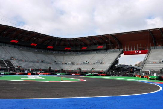Circuit atmosphere - Stadium.
23.10.2025. Formula 1 World Championship, Rd 20, Mexican Grand Prix, Mexico City, Mexico, Preparation Day.
- www.xpbimages.com, EMail: requests@xpbimages.com © Copyright: Moy / XPB Images