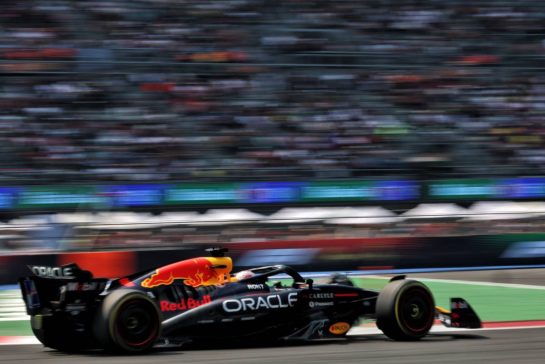 Max Verstappen (NLD) Red Bull Racing RB21.
25.10.2025. Formula 1 World Championship, Rd 20, Mexican Grand Prix, Mexico City, Mexico, Qualifying Day.
- www.xpbimages.com, EMail: requests@xpbimages.com © Copyright: Batchelor / XPB Images