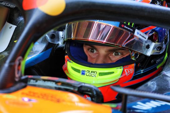 Oscar Piastri (AUS) McLaren MCL39.
25.10.2025. Formula 1 World Championship, Rd 20, Mexican Grand Prix, Mexico City, Mexico, Qualifying Day.
- www.xpbimages.com, EMail: requests@xpbimages.com © Copyright: Batchelor / XPB Images