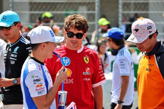 (L to R): Isack Hadjar (FRA) Racing Bulls with Charles Leclerc (MON) Ferrari and Lando Norris (GBR) McLaren on the drivers' parade.
26.10.2025. Formula 1 World Championship, Rd 20, Mexican Grand Prix, Mexico City, Mexico, Race Day.
- www.xpbimages.com, EMail: requests@xpbimages.com © Copyright: Batchelor / XPB Images