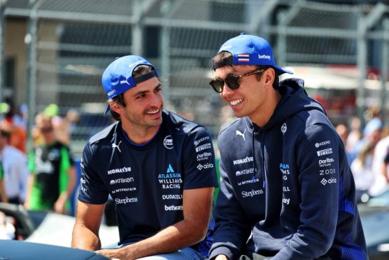 (L to R): Carlos Sainz (ESP) Atlassian Williams Racing with Alexander Albon (THA) Atlassian Williams Racing on the drivers' parade.
26.10.2025. Formula 1 World Championship, Rd 20, Mexican Grand Prix, Mexico City, Mexico, Race Day.
- www.xpbimages.com, EMail: requests@xpbimages.com © Copyright: Batchelor / XPB Images