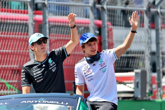 (L to R): George Russell (GBR) Mercedes AMG F1 with Andrea Kimi Antonelli (ITA) Mercedes AMG F1 on the drivers' parade.
26.10.2025. Formula 1 World Championship, Rd 20, Mexican Grand Prix, Mexico City, Mexico, Race Day.
- www.xpbimages.com, EMail: requests@xpbimages.com © Copyright: Batchelor / XPB Images