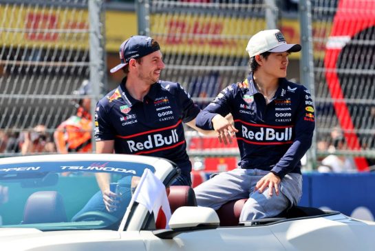 (L to R): Max Verstappen (NLD) Red Bull Racing and Yuki Tsunoda (JPN) Red Bull Racing on the drivers' parade.
26.10.2025. Formula 1 World Championship, Rd 20, Mexican Grand Prix, Mexico City, Mexico, Race Day.
- www.xpbimages.com, EMail: requests@xpbimages.com © Copyright: Batchelor / XPB Images