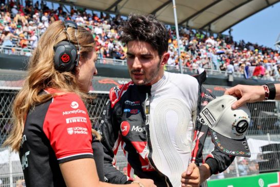 (L to R): Laura Mueller (GER) Haas F1 Team Race Engineer with Esteban Ocon (FRA) Haas F1 Team on the grid.
26.10.2025. Formula 1 World Championship, Rd 20, Mexican Grand Prix, Mexico City, Mexico, Race Day.
- www.xpbimages.com, EMail: requests@xpbimages.com © Copyright: Batchelor / XPB Images