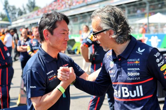 (L to R): Koji Watanabe (JPN) Honda Racing Corporation - HRC - President and Laurent Mekies (FRA) Red Bull Racing Team Principal and CEO on the grid.
26.10.2025. Formula 1 World Championship, Rd 20, Mexican Grand Prix, Mexico City, Mexico, Race Day.
- www.xpbimages.com, EMail: requests@xpbimages.com © Copyright: Batchelor / XPB Images
