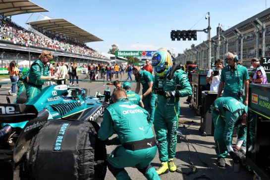 Fernando Alonso (ESP) Aston Martin F1 Team AMR25 on the grid.
26.10.2025. Formula 1 World Championship, Rd 20, Mexican Grand Prix, Mexico City, Mexico, Race Day.
- www.xpbimages.com, EMail: requests@xpbimages.com © Copyright: Bearne / XPB Images