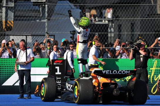 Race winner Lando Norris (GBR) McLaren MCL39 celebrates at the end of the race.
26.10.2025. Formula 1 World Championship, Rd 20, Mexican Grand Prix, Mexico City, Mexico, Race Day.
- www.xpbimages.com, EMail: requests@xpbimages.com © Copyright: Moy / XPB Images