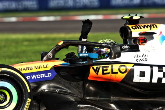 Race winner Lando Norris (GBR) McLaren MCL39 celebrates at the end of the race.
26.10.2025. Formula 1 World Championship, Rd 20, Mexican Grand Prix, Mexico City, Mexico, Race Day.
- www.xpbimages.com, EMail: requests@xpbimages.com © Copyright: Charniaux / XPB Images