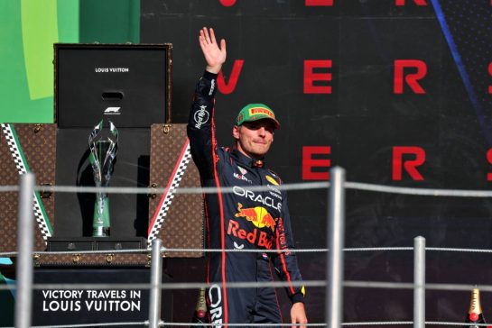 Max Verstappen (NLD) Red Bull Racing celebrates his third position on the podium.
26.10.2025. Formula 1 World Championship, Rd 20, Mexican Grand Prix, Mexico City, Mexico, Race Day.
- www.xpbimages.com, EMail: requests@xpbimages.com © Copyright: Moy / XPB Images