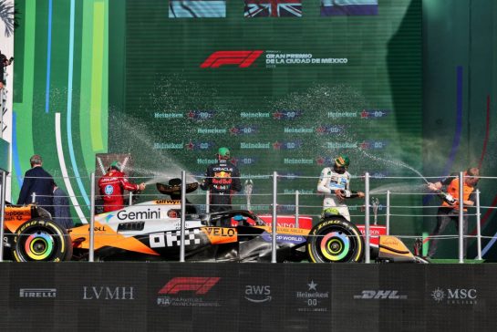 (L to R): Charles Leclerc (MON) Ferrari celebrates on the podium with Max Verstappen (NLD) Red Bull Racing; race winner Lando Norris (GBR) McLaren; and Andrew Jarvis (GBR) McLaren Performance Engineer.
26.10.2025. Formula 1 World Championship, Rd 20, Mexican Grand Prix, Mexico City, Mexico, Race Day.
- www.xpbimages.com, EMail: requests@xpbimages.com © Copyright: Moy / XPB Images