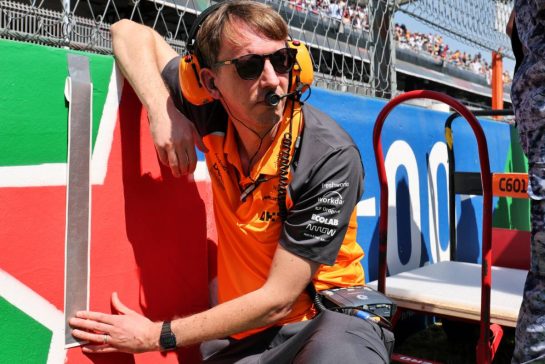 William Joseph (GBR) McLaren Race Engineer places the grid start position tape for Lando Norris (GBR) McLaren.
26.10.2025. Formula 1 World Championship, Rd 20, Mexican Grand Prix, Mexico City, Mexico, Race Day.
- www.xpbimages.com, EMail: requests@xpbimages.com © Copyright: Moy / XPB Images