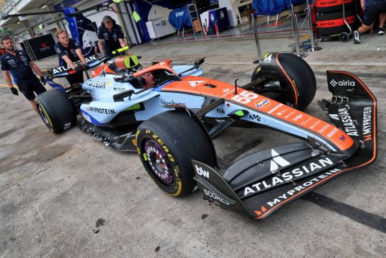 Atlassian Williams Racing FW47 - Gulf 'Drien by Words' livery.
06.11.2025. Formula 1 World Championship, Rd 21, Brazilian Grand Prix, Sao Paulo, Brazil, Preparation Day.
- www.xpbimages.com, EMail: requests@xpbimages.com © Copyright: Batchelor / XPB Images