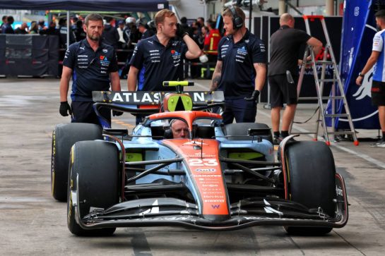 Atlassian Williams Racing FW47 - Gulf 'Drien by Words' livery.
06.11.2025. Formula 1 World Championship, Rd 21, Brazilian Grand Prix, Sao Paulo, Brazil, Preparation Day.
- www.xpbimages.com, EMail: requests@xpbimages.com © Copyright: Batchelor / XPB Images