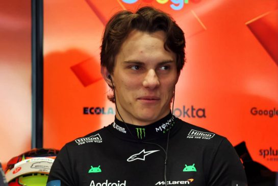 Oscar Piastri (AUS) McLaren.
07.11.2025. Formula 1 World Championship, Rd 21, Brazilian Grand Prix, Sao Paulo, Brazil, Sprint Qualifying Day.
- www.xpbimages.com, EMail: requests@xpbimages.com © Copyright: Batchelor / XPB Images