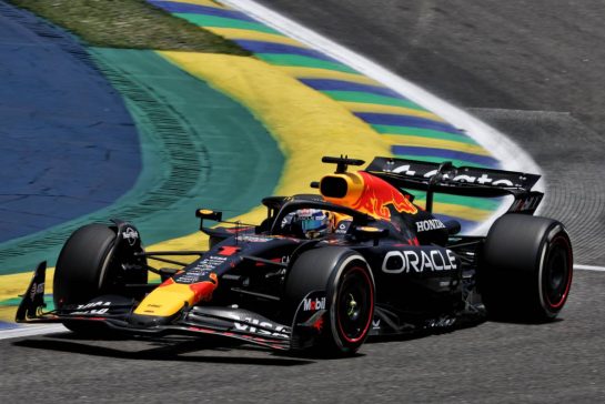 Max Verstappen (NLD) Red Bull Racing RB21.
07.11.2025. Formula 1 World Championship, Rd 21, Brazilian Grand Prix, Sao Paulo, Brazil, Sprint Qualifying Day.
- www.xpbimages.com, EMail: requests@xpbimages.com © Copyright: Batchelor / XPB Images