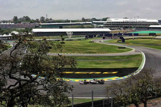 Oliver Bearman (GBR) Haas VF-25.
07.11.2025. Formula 1 World Championship, Rd 21, Brazilian Grand Prix, Sao Paulo, Brazil, Sprint Qualifying Day.
- www.xpbimages.com, EMail: requests@xpbimages.com © Copyright: Rew / XPB Images