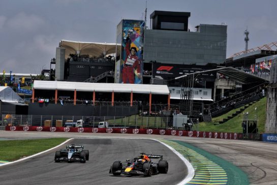 Max Verstappen (NLD) Red Bull Racing RB21.
07.11.2025. Formula 1 World Championship, Rd 21, Brazilian Grand Prix, Sao Paulo, Brazil, Sprint Qualifying Day.
- www.xpbimages.com, EMail: requests@xpbimages.com © Copyright: Charniaux / XPB Images