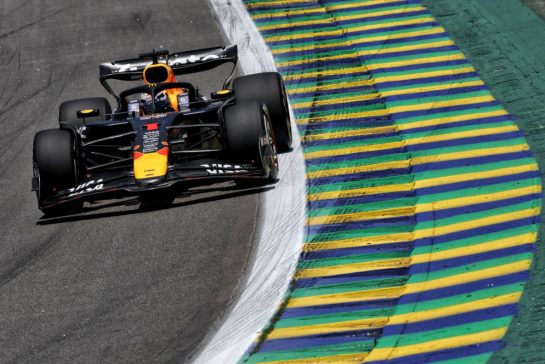 Max Verstappen (NLD) Red Bull Racing RB21.
07.11.2025. Formula 1 World Championship, Rd 21, Brazilian Grand Prix, Sao Paulo, Brazil, Sprint Qualifying Day.
- www.xpbimages.com, EMail: requests@xpbimages.com © Copyright: Charniaux / XPB Images
