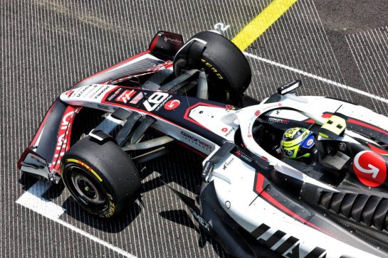 Oliver Bearman (GBR) Haas VF-25 - drainage grooves in the track.
07.11.2025. Formula 1 World Championship, Rd 21, Brazilian Grand Prix, Sao Paulo, Brazil, Sprint Qualifying Day.
- www.xpbimages.com, EMail: requests@xpbimages.com © Copyright: Batchelor / XPB Images