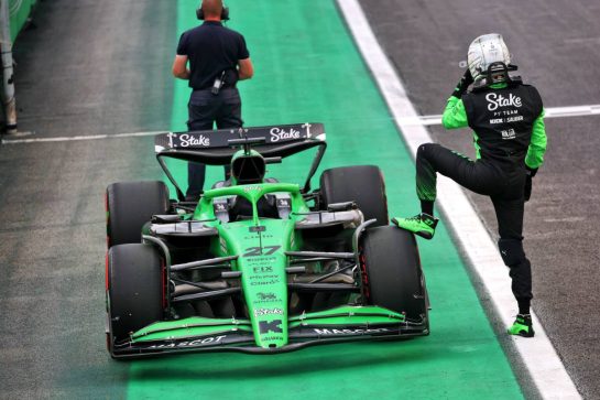 Nico Hulkenberg (GER) Sauber C45 in Sprint qualifying parc ferme.
07.11.2025. Formula 1 World Championship, Rd 21, Brazilian Grand Prix, Sao Paulo, Brazil, Sprint Qualifying Day.
- www.xpbimages.com, EMail: requests@xpbimages.com © Copyright: Batchelor / XPB Images
