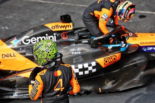 Lando Norris (GBR) McLaren MCL39 and Oscar Piastri (AUS) McLaren in Sprint qualifying parc ferme.
07.11.2025. Formula 1 World Championship, Rd 21, Brazilian Grand Prix, Sao Paulo, Brazil, Sprint Qualifying Day.
- www.xpbimages.com, EMail: requests@xpbimages.com © Copyright: Batchelor / XPB Images