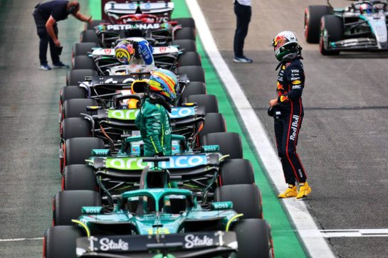 Fernando Alonso (ESP) Aston Martin F1 Team and Max Verstappen (NLD) Red Bull Racing in Sprint qualifying parc ferme.
07.11.2025. Formula 1 World Championship, Rd 21, Brazilian Grand Prix, Sao Paulo, Brazil, Sprint Qualifying Day.
- www.xpbimages.com, EMail: requests@xpbimages.com © Copyright: Batchelor / XPB Images