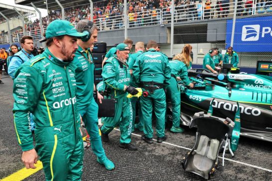 Fernando Alonso (ESP) Aston Martin F1 Team AMR25 on the grid.
08.11.2025. Formula 1 World Championship, Rd 21, Brazilian Grand Prix, Sao Paulo, Brazil, Sprint and Qualifying Day.
- www.xpbimages.com, EMail: requests@xpbimages.com © Copyright: Batchelor / XPB Images