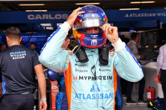 Carlos Sainz (ESP) Atlassian Williams Racing.
08.11.2025. Formula 1 World Championship, Rd 21, Brazilian Grand Prix, Sao Paulo, Brazil, Sprint and Qualifying Day.
- www.xpbimages.com, EMail: requests@xpbimages.com © Copyright: Batchelor / XPB Images