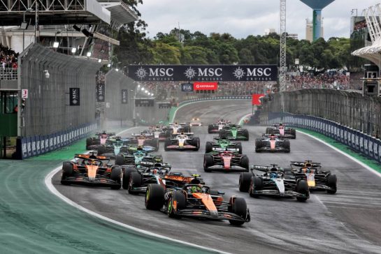 Lando Norris (GBR) McLaren MCL39 leads at the start of the race.
08.11.2025. Formula 1 World Championship, Rd 21, Brazilian Grand Prix, Sao Paulo, Brazil, Sprint and Qualifying Day.
- www.xpbimages.com, EMail: requests@xpbimages.com © Copyright: Charniaux / XPB Images